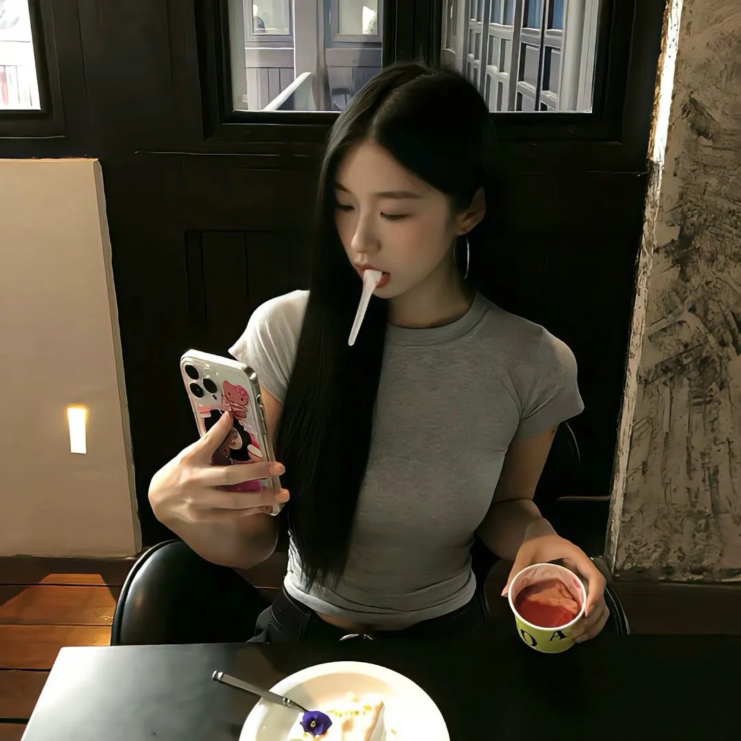 云雾笼罩的山峰
